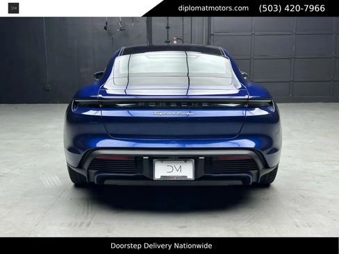 Used 2020 Porsche Taycan image 5