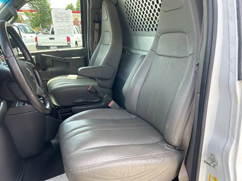 Used 2017 Chevrolet Express 2500 RWD image 14