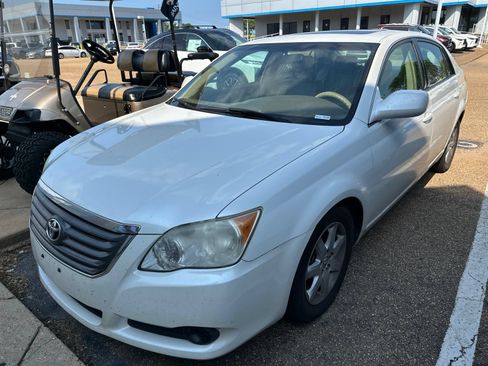 Used 2009 Toyota Avalon XL FWD image 1