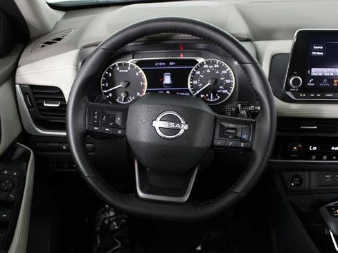 Certified 2025 Nissan Rogue SV image 18