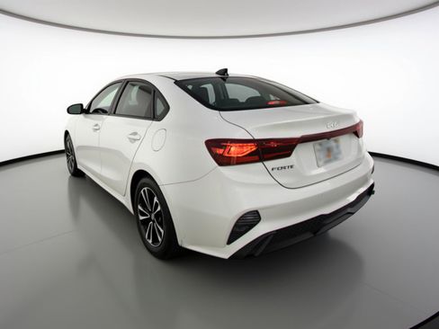 Used 2024 Kia Forte LXS w/ LXS Technology Package image 6