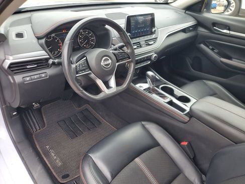 Used 2024 Nissan Altima 2.5 SR FWD image 16