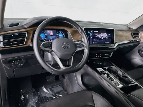 Used 2026 Volkswagen Atlas SE FWD image 11