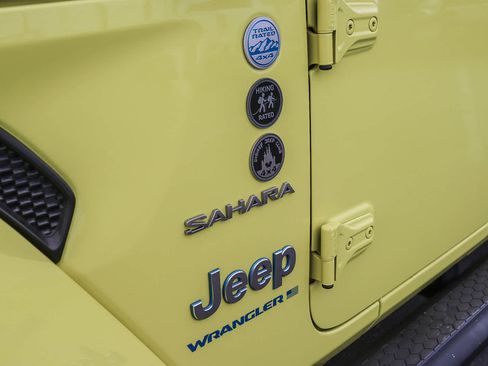 Used 2023 Jeep Wrangler Sahara w/ Cold Weather Group image 14