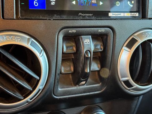 Used 2013 Jeep Wrangler Unlimited Rubicon w/ Dual Top Group image 27