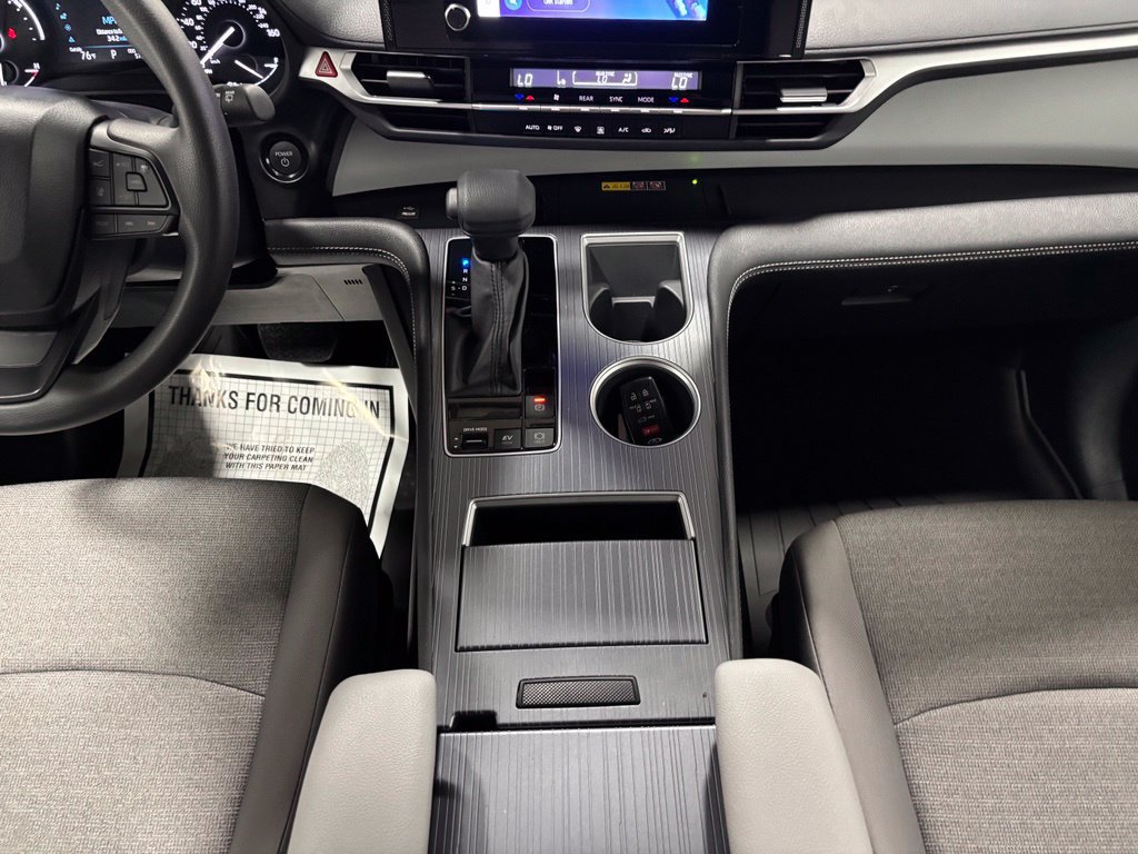 Used 2026 Toyota Sienna LE FWD image 40