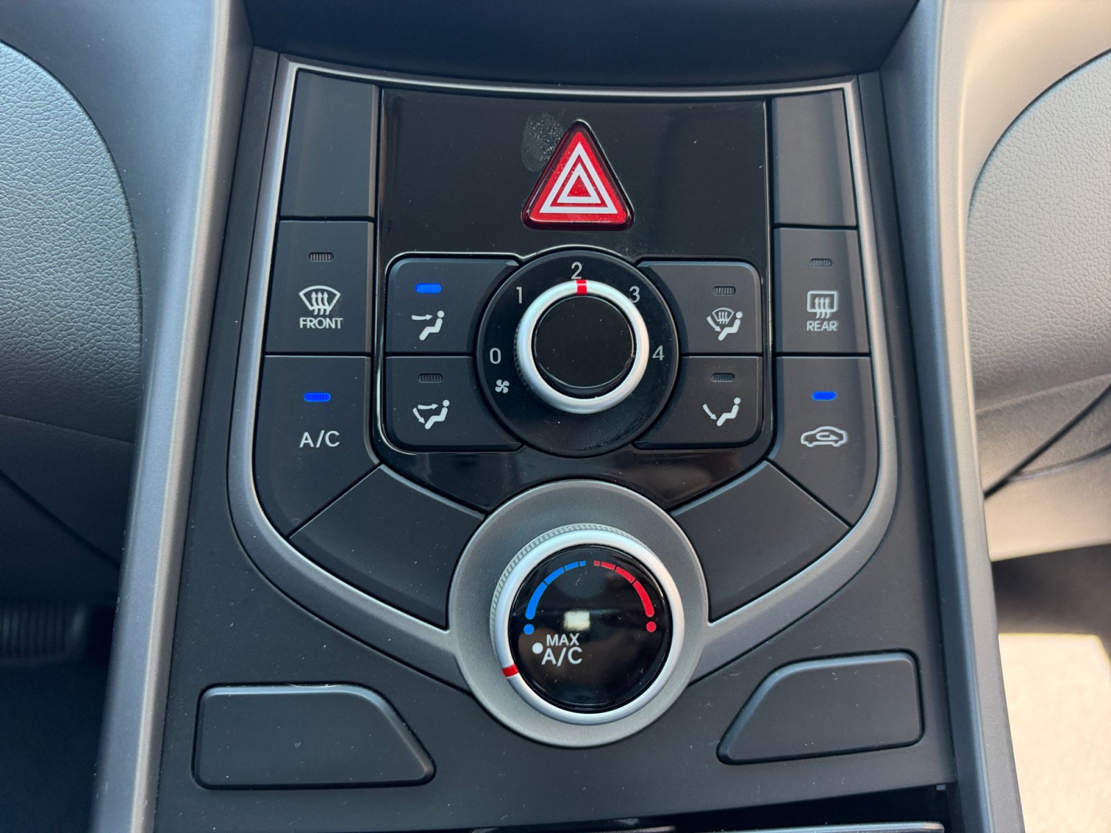 Used 2015 Hyundai Elantra SE w/ Option Group 02 FWD image 11