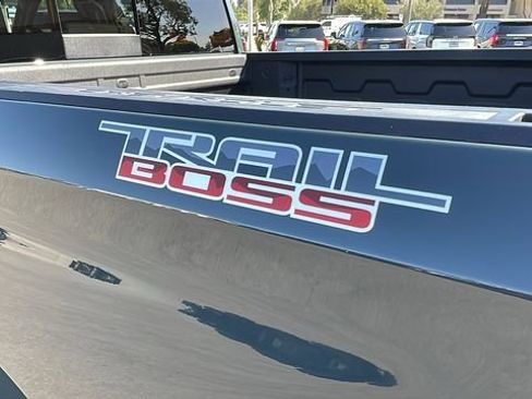 Used 2025 Chevrolet Silverado 1500 LT Trail Boss w/ LT Trail Boss Premium Package AWD/4WD image 33