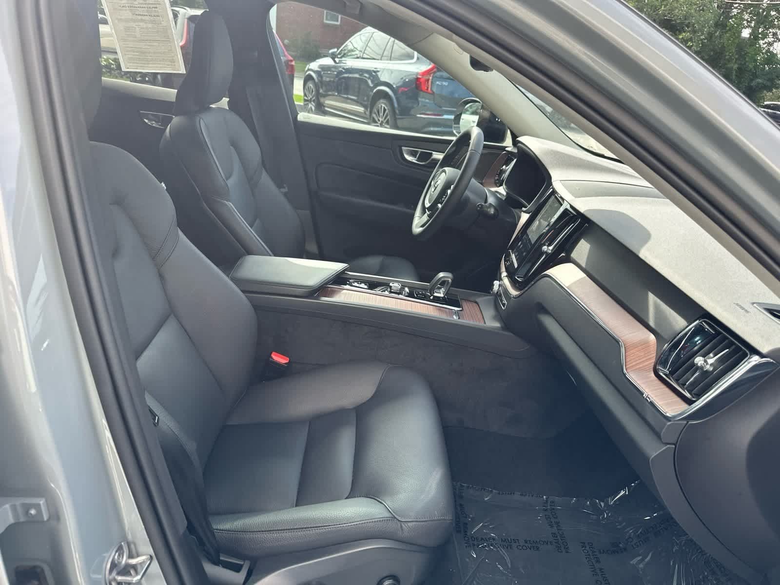 Used 2024 Volvo XC60 T8 Plus w/ Climate Package AWD/4WD image 28
