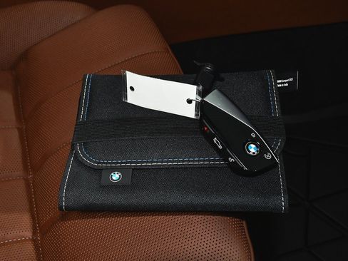 Used 2025 BMW 760i xDrive image 70