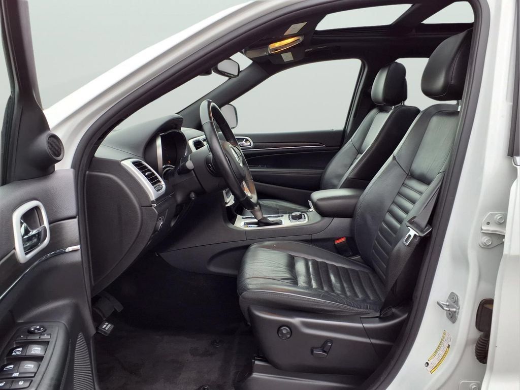 Used 2018 Jeep Grand Cherokee Limited AWD/4WD image 16