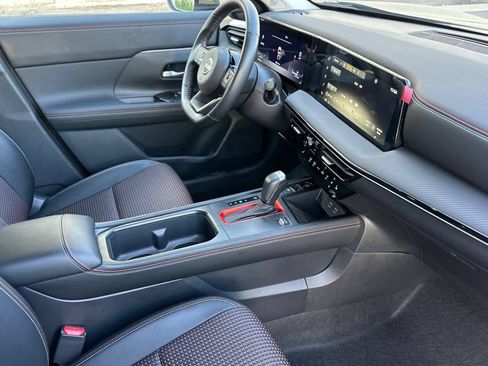 Used 2025 Nissan Kicks SR w/ SR Premium Package AWD/4WD image 17