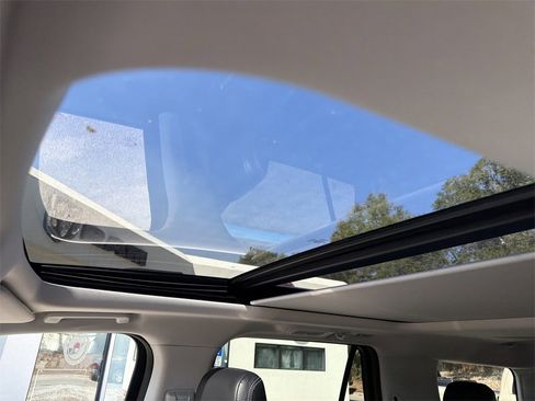 Used 2025 Ford Expedition Platinum image 36