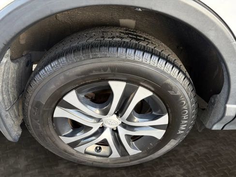 Used 2017 Toyota RAV4 LE w/ Carpet Mat Package AWD/4WD image 36