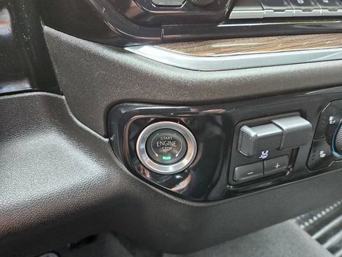 Used 2025 Chevrolet Silverado 2500 LT w/ Convenience Package AWD/4WD image 32