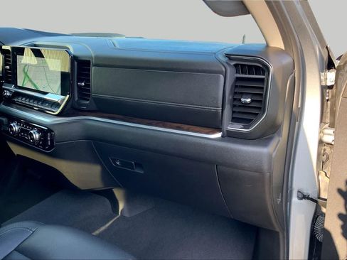 Used 2026 GMC Sierra 1500 SLT AWD/4WD image 19