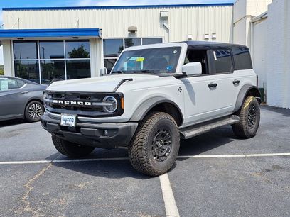 New 2026 Ford Bronco Outer Banks w/ Sasquatch Package