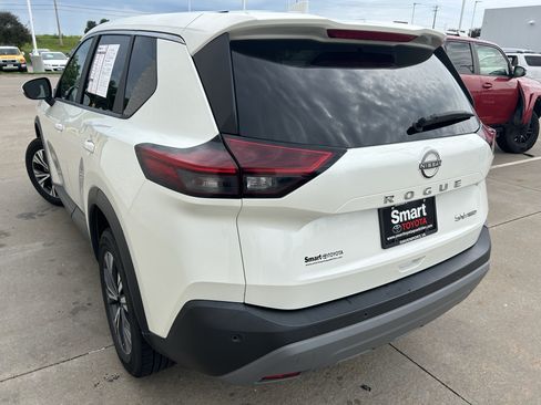 Used 2023 Nissan Rogue SV AWD/4WD image 4