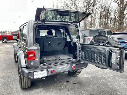 Used 2025 Jeep Wrangler Unlimited Sahara image 27