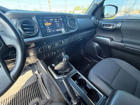 Used 2019 Toyota Tacoma TRD Sport image 15