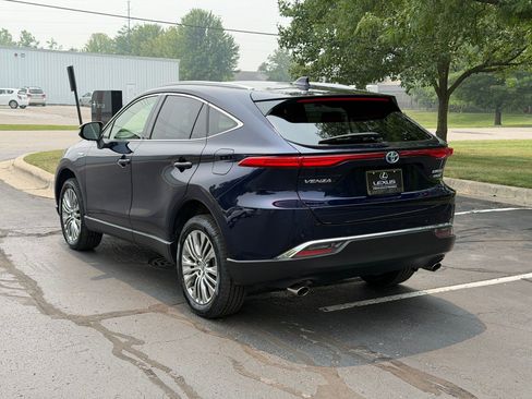 Used 2021 Toyota Venza Limited w/ Advanced Technology Package AWD/4WD image 3
