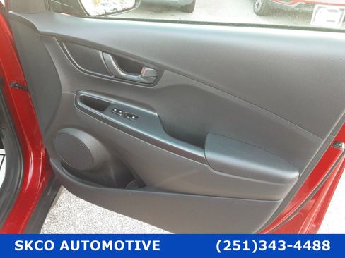 Used 2021 Hyundai Kona SE image 12
