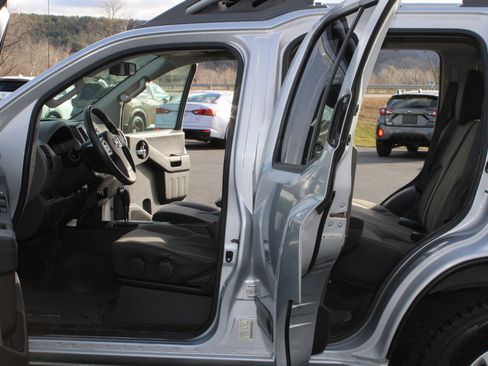 Used 2015 Nissan Xterra S w/ Value Package image 18