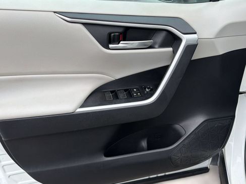 Used 2021 Toyota RAV4 XLE Premium FWD image 14