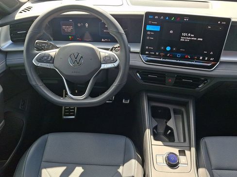 Used 2025 Volkswagen Tiguan SE R-Line AWD/4WD image 11