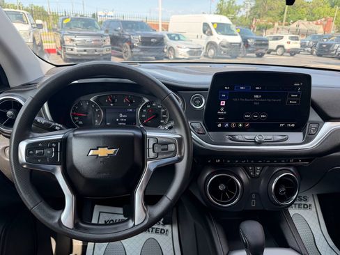 Used 2025 Chevrolet Blazer LT FWD image 18