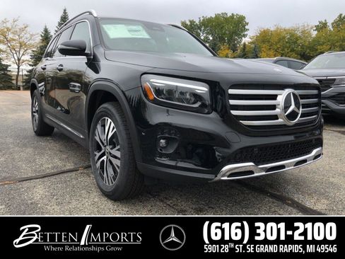 New 2025 Mercedes-Benz GLB 250 4MATIC image 1