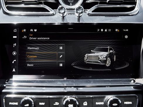 Used 2024 Bentley Bentayga AWD/4WD image 75