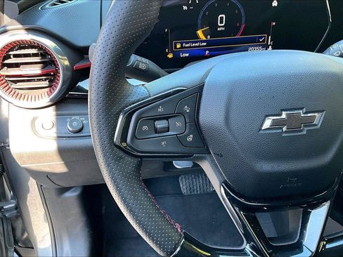 Used 2024 Chevrolet Trax RS w/ Sunroof Package FWD image 18