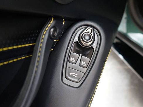 Used 2023 Aston Martin V8 Vantage Coupe image 16