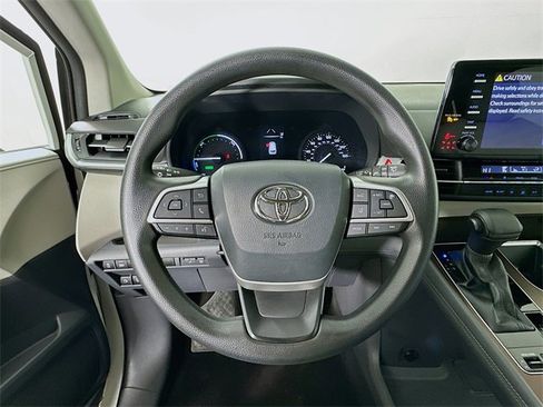 Used 2021 Toyota Sienna LE image 20