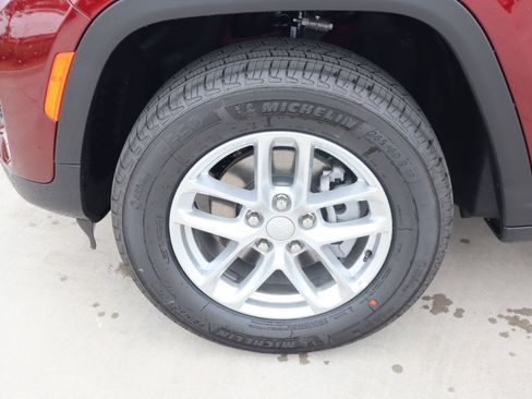 New 2026 Jeep Grand Cherokee Laredo RWD image 17