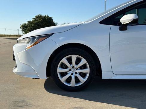 Used 2022 Toyota Corolla LE FWD image 5