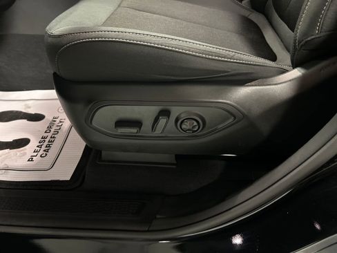 Used 2025 Jeep Grand Cherokee Laredo X w/ Luxury Tech Group I AWD/4WD image 13