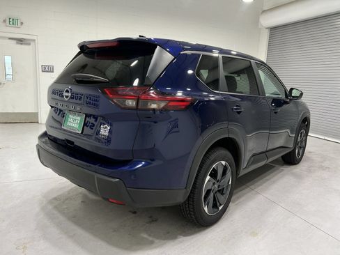 Used 2025 Nissan Rogue SV AWD/4WD image 8