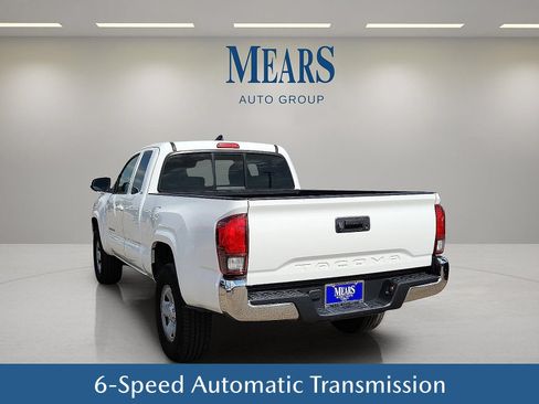 Used 2018 Toyota Tacoma SR5 RWD image 4