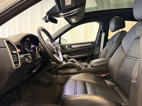 Used 2023 Porsche Cayenne Platinum Edition AWD/4WD image 5