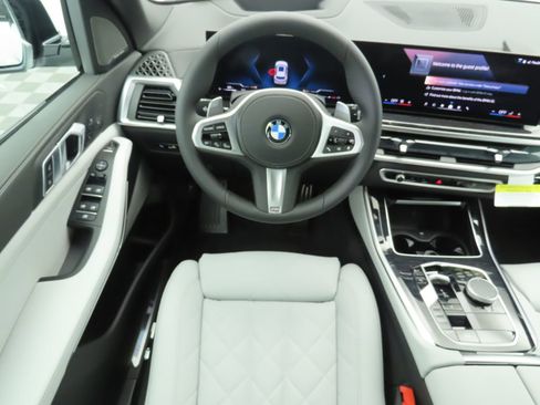 Used 2026 BMW X5 sDrive40i w/ M Sport Package image 11