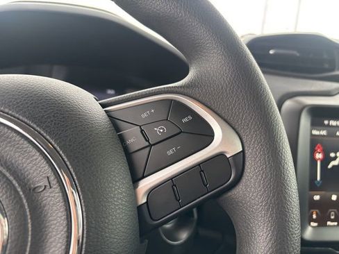 Used 2023 Jeep Renegade Latitude AWD/4WD image 21