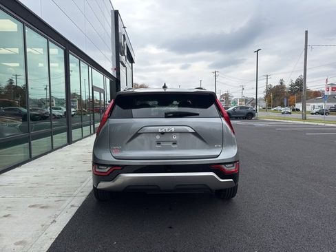 Used 2023 Kia Niro SX Touring image 4