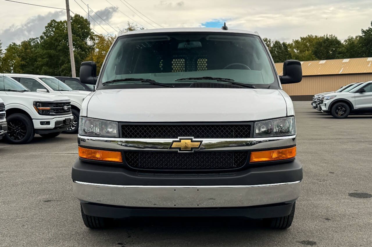 Used 2025 Chevrolet Express 2500 w/ Driver Convenience Package RWD image 8