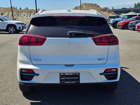 Certified 2022 Kia Niro EX FWD image 6