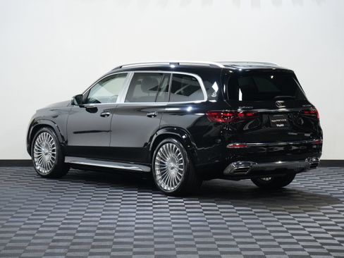 Used 2025 Mercedes-Benz Maybach GLS 600 4MATIC image 8