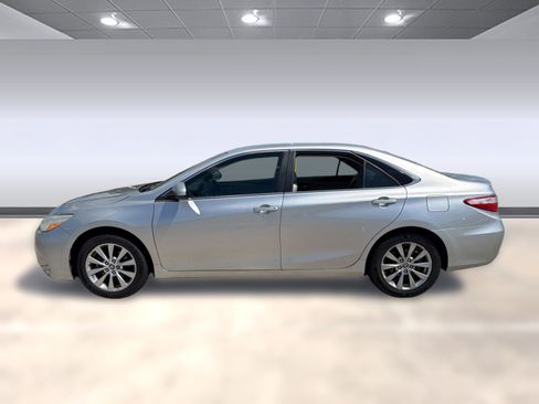 Used 2016 Toyota Camry XLE FWD image 2