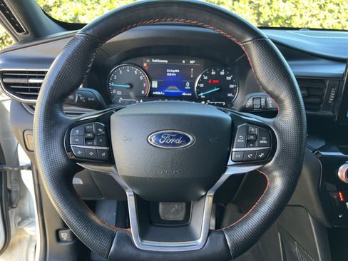 Used 2022 Ford Explorer ST-Line w/ Class IV Trailer Tow Package image 16