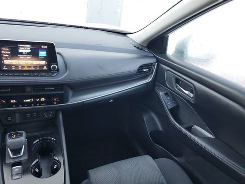 Used 2025 Nissan Rogue SV FWD image 12